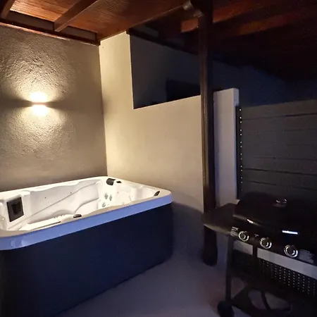 Aura Luxury 2 *